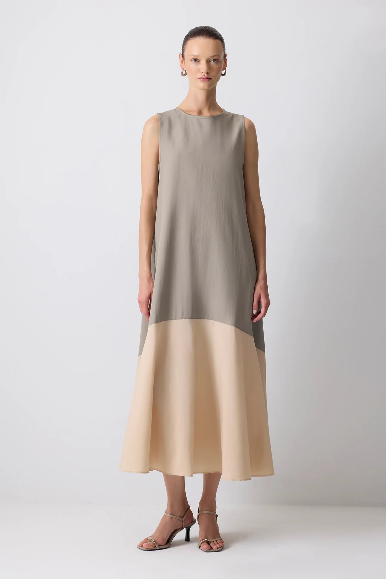 Oversized colour block poplin midi dress with sleeveless shift cut