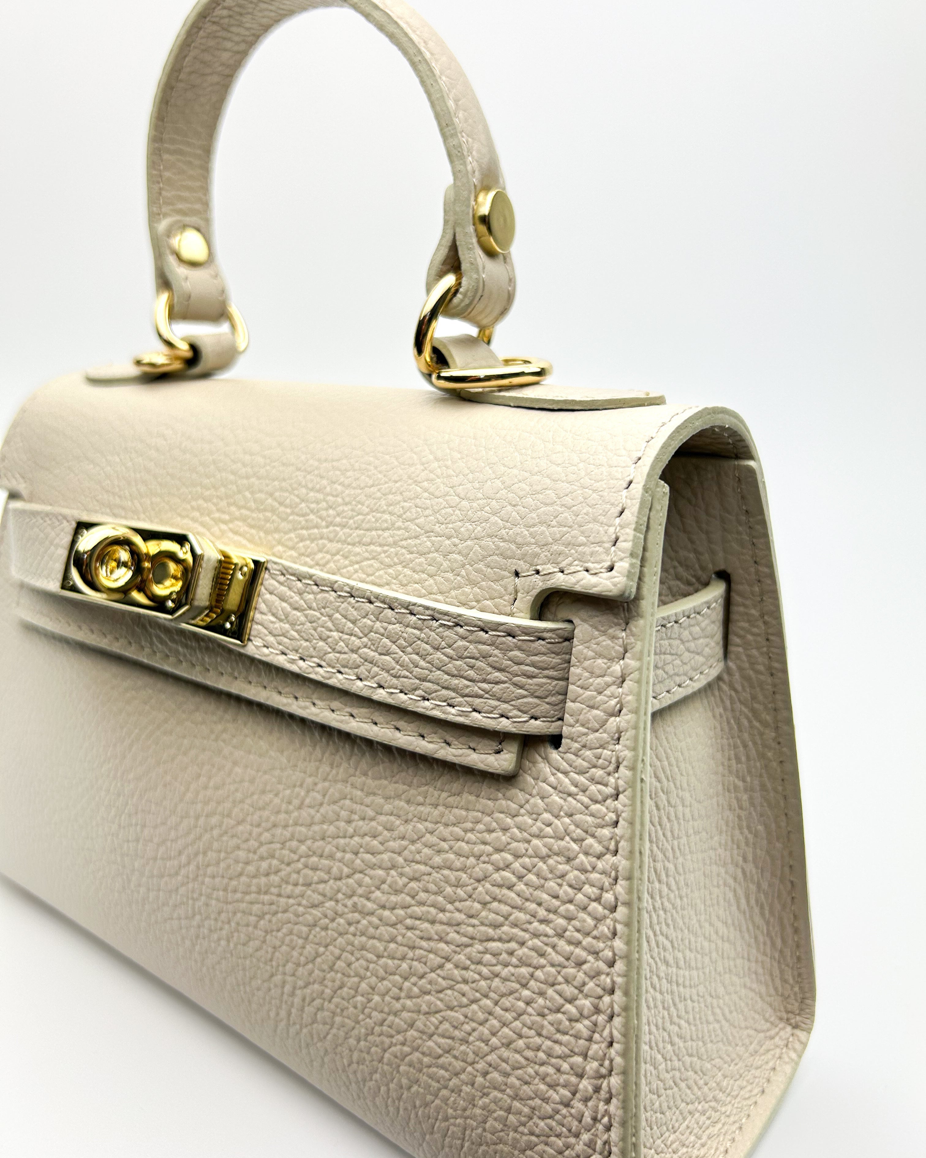 Elegant structured top-handle bag in beige leather – everyday luxury and timeless design