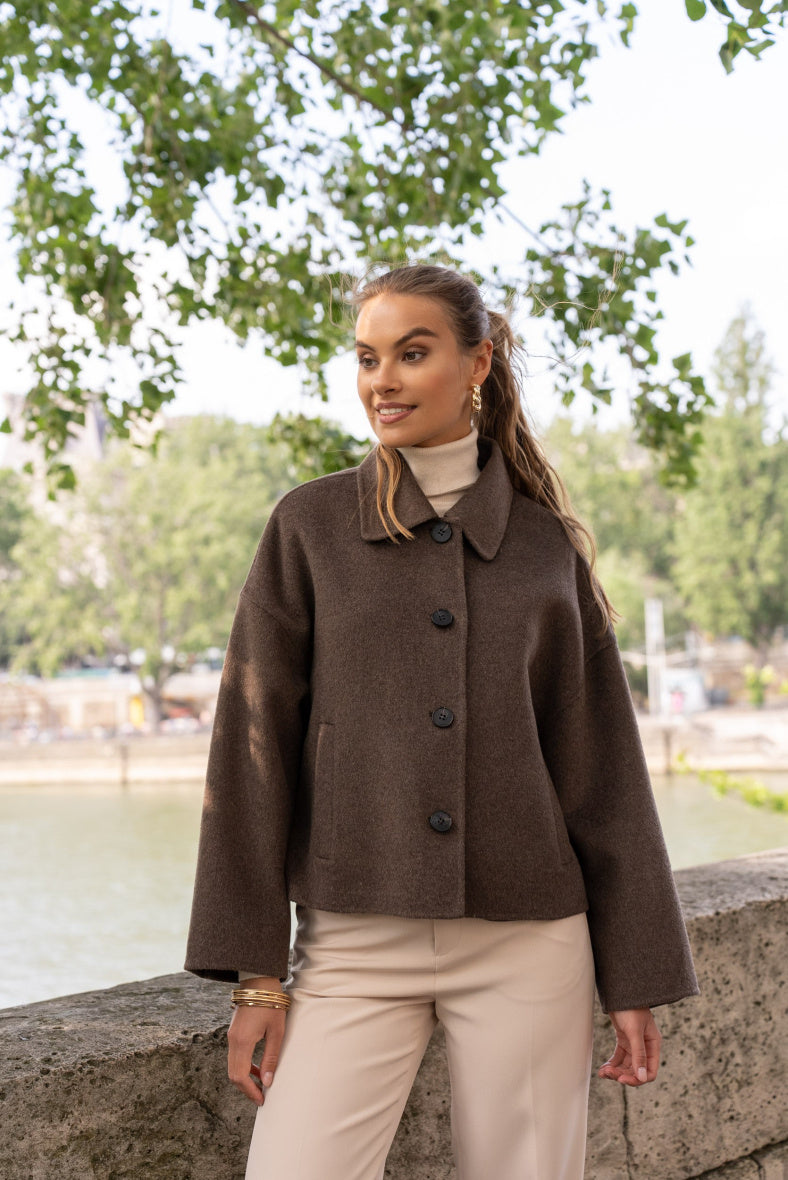 Women’s short wool coat in brown – hand-sewn wool blend with buttons.