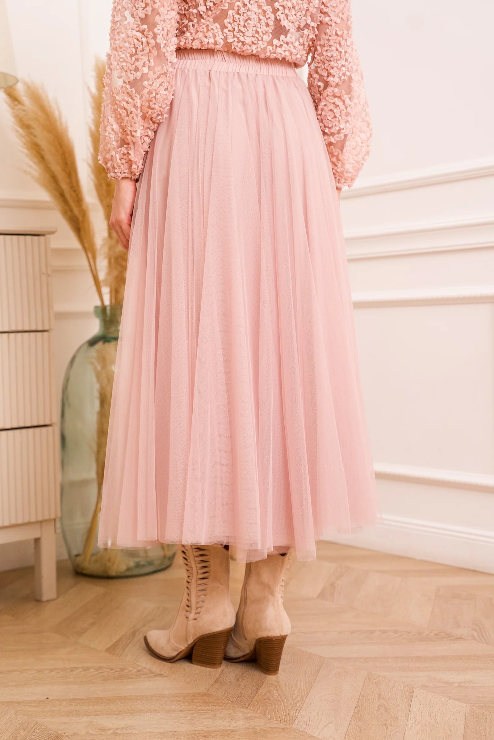 Elegant pink occasion skirt in soft layered tulle with classic shape